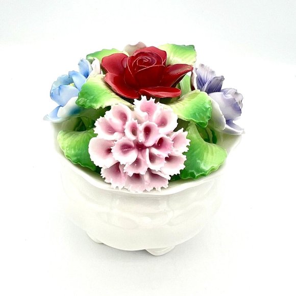 Vintage AYNSLEY Flower Bouquet Basket Figurine Hand Painted and Modelled England - Picture 5 of 8